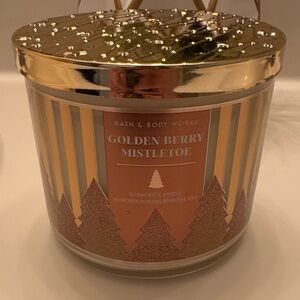 Bath & Body Works Golden Berry Mistletoe Candle with Gold Lid